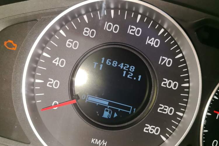 Used Volvo V60 2013 T5 Smart Edition Odometer Close Up