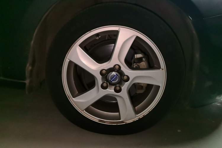 Used Volvo V60 2013 T5 Smart Edition Right Front Wheel Hub