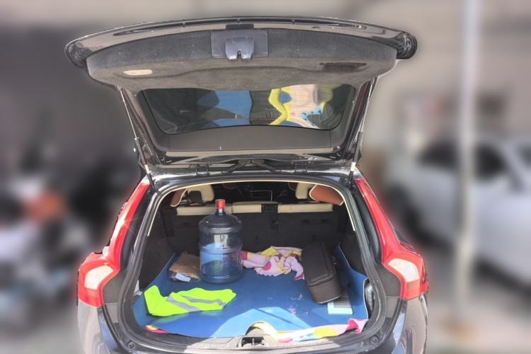 Used Volvo V60 2013 T5 Zhiya Edition Trunk