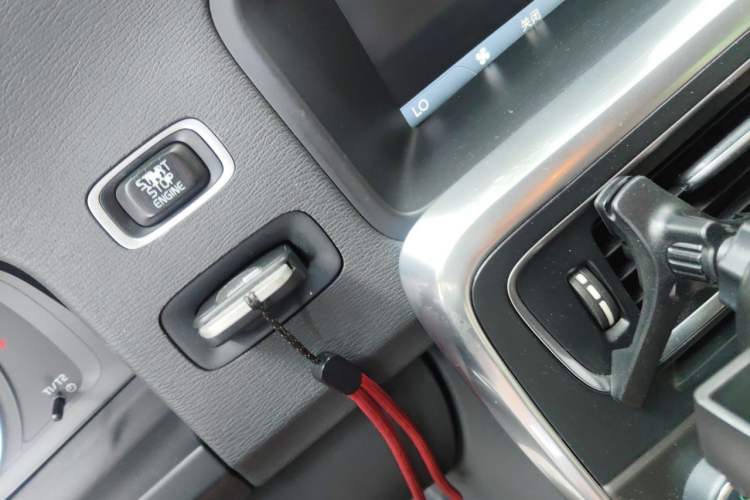 Used Volvo V60 2013 T5 Comfort Edition Vehicle Key