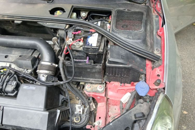 Used Volvo V60 2013 T5 Smart Edition Engine Bay Left