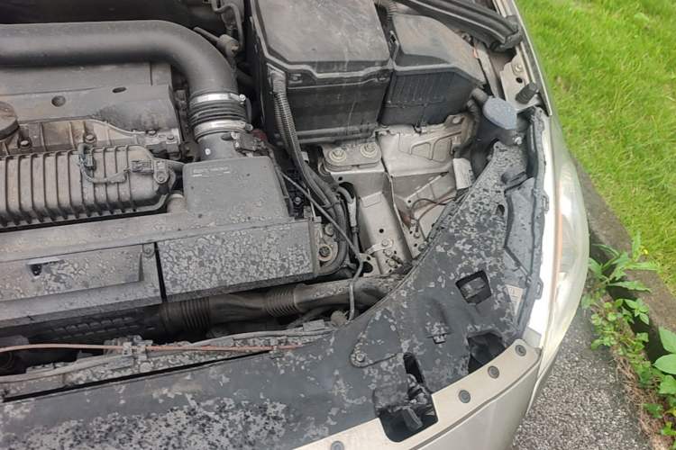 Used Volvo V60 2013 T5 Comfort Edition Engine Bay Left