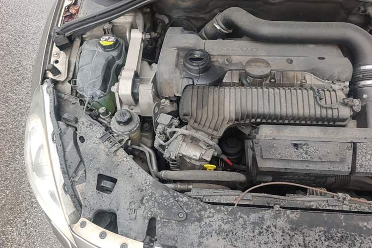 Used Volvo V60 2013 T5 Comfort Edition Engine Bay Right