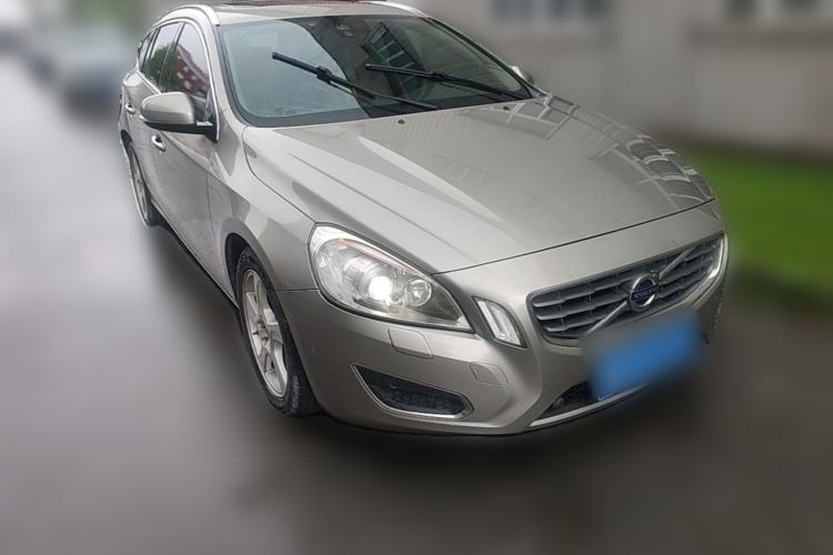 Used Volvo V60 2013 T5 Comfort Edition Front Right 45 Deg