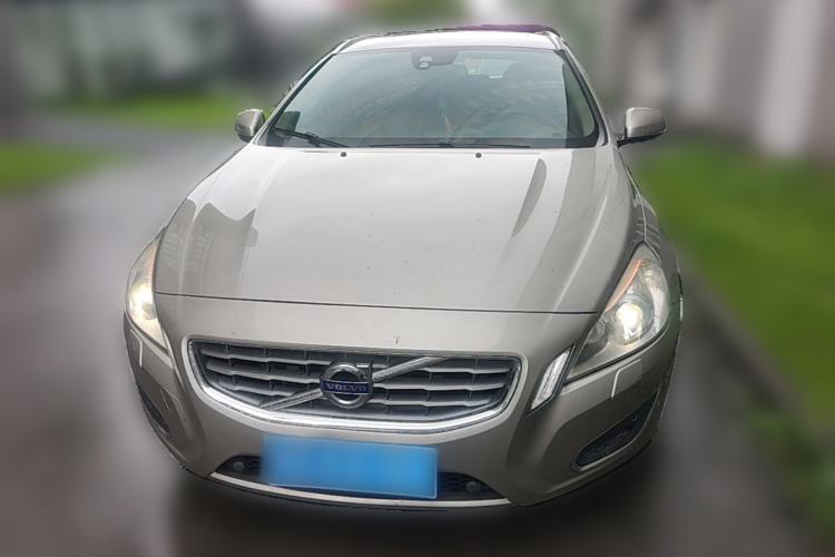 Used Volvo V60 2013 T5 Comfort Edition Front