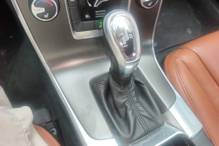 Used Volvo V60 2013 T5 Comfort Edition Gear Lever