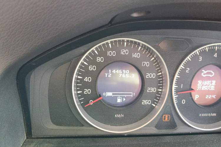 Used Volvo V60 2013 T5 Smart Edition Odometer Close Up
