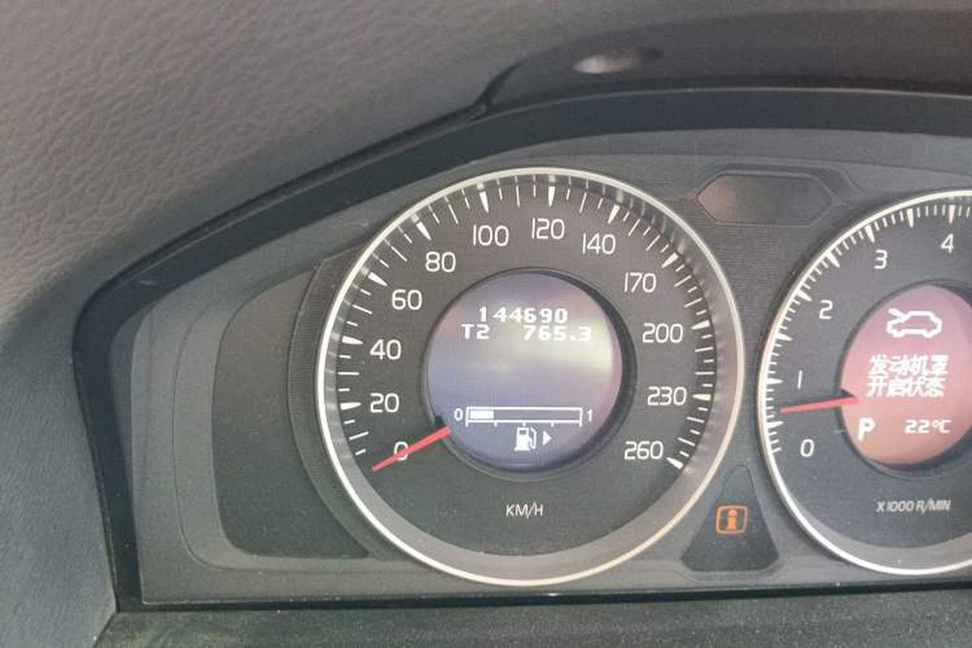 Used Volvo V60 2013 T5 Smart Edition Odometer Close Up