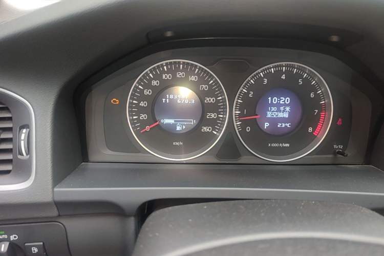 Used Volvo V60 2013 T5 Comfort Edition Odometer Close Up