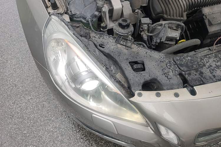 Used Volvo V60 2013 T5 Comfort Edition Right Front Headlight
