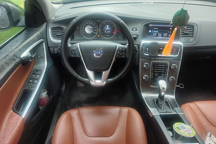 Used Volvo V60 2013 T5 Comfort Edition Steering Wheel