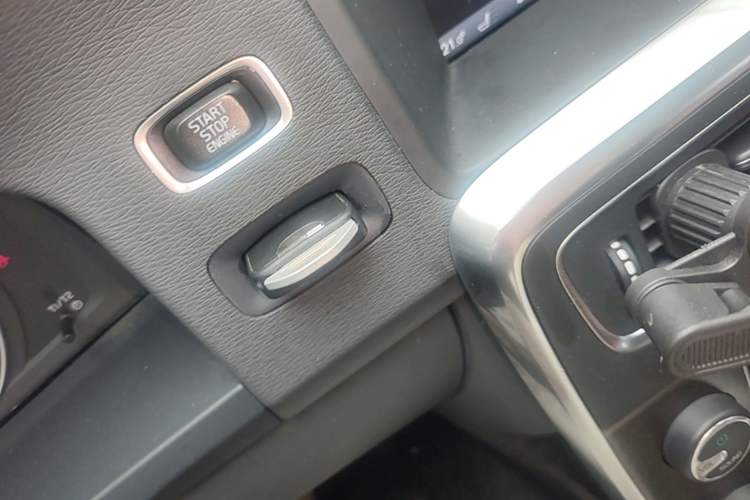 Used Volvo V60 2013 T5 Comfort Edition Vehicle Key