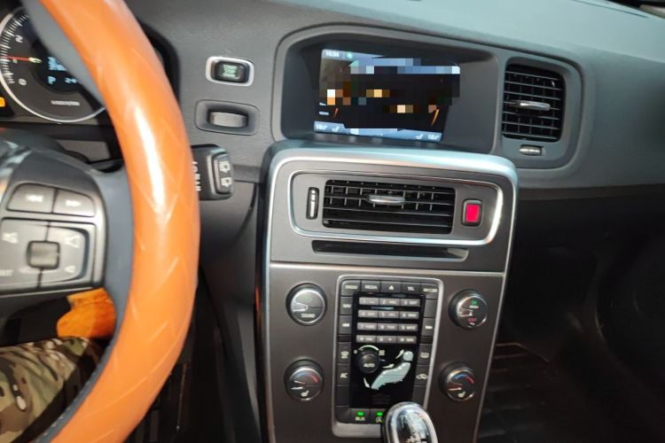Used Volvo V60 2013 T5 Prestige Edition Audio And AC Panel