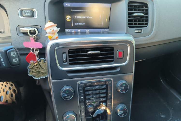 Used Volvo V60 2013 T5 Zhiya Edition Audio And AC Panel