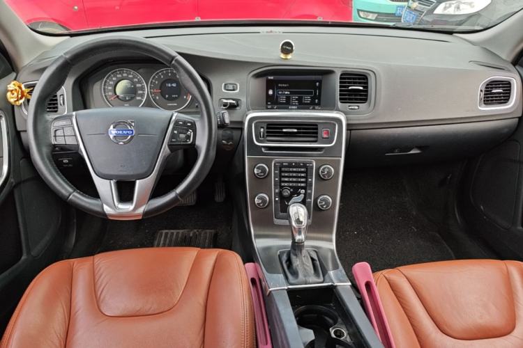 Used Volvo V60 2013 T5 Zhiya Edition Center Console