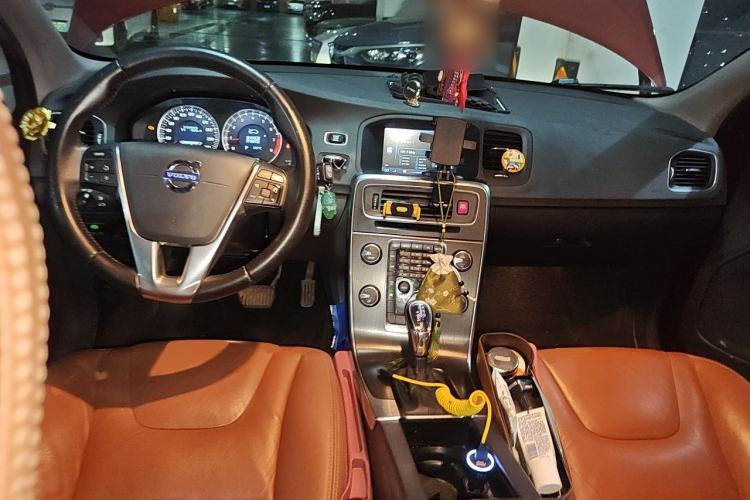 Used Volvo V60 2013 T5 Zhiya Edition Center Console