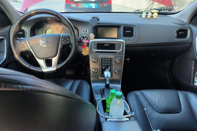 Used Volvo V60 2013 T5 Zhiya Edition Center Console