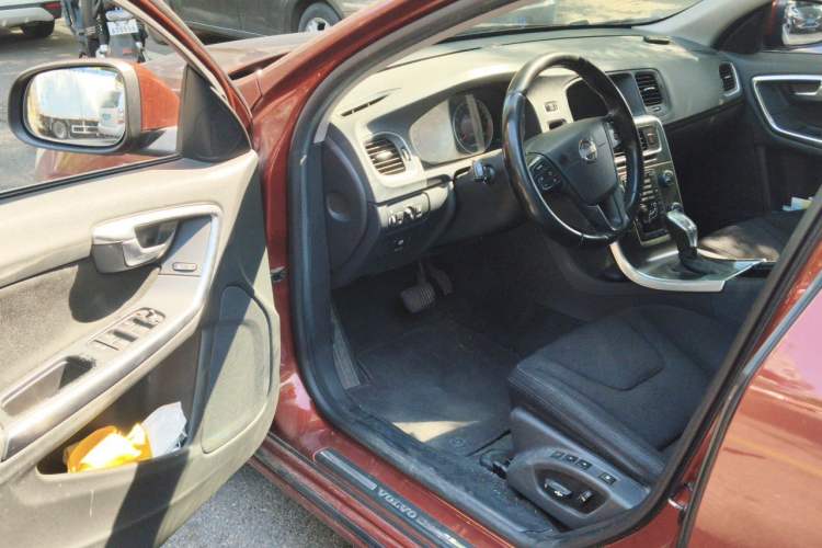 Used Volvo V60 2013 T5 Smart Edition Driver Seat
