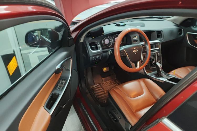 Used Volvo V60 2013 T5 Prestige Edition Driver Seat