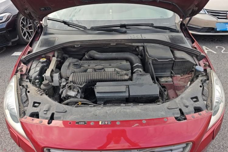 Used Volvo V60 2013 T5 Zhiya Edition Engine Bay
