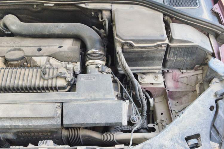 Used Volvo V60 2013 T5 Smart Edition Engine Bay Left