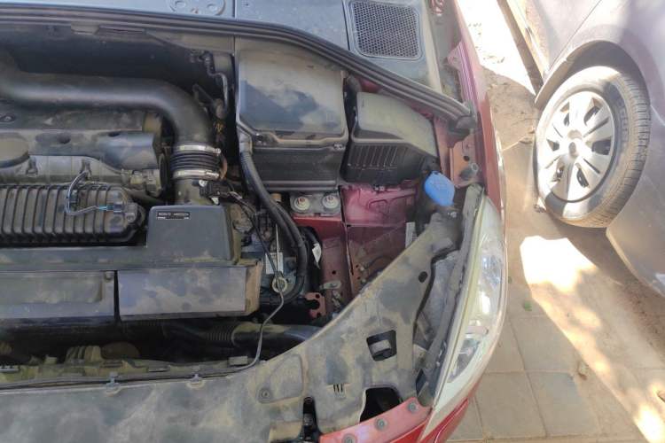 Used Volvo V60 2013 T5 Smart Edition Engine Bay Left