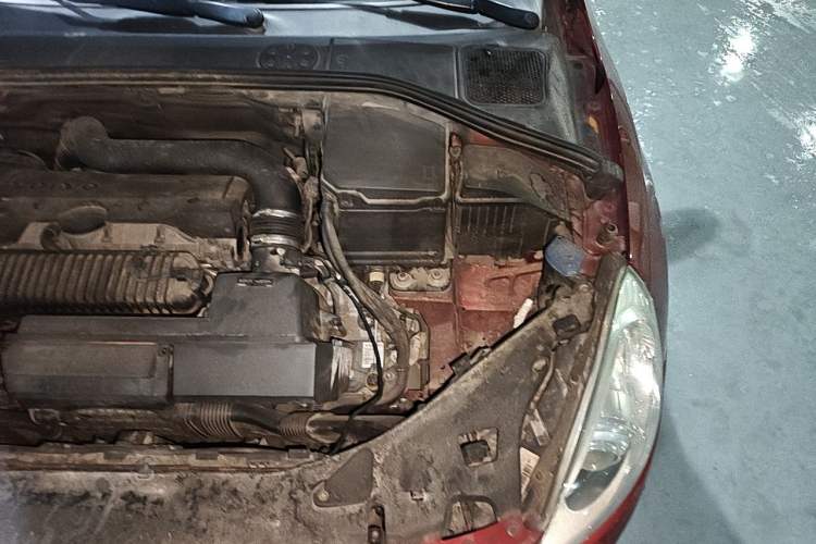 Used Volvo V60 2013 T5 Zhiya Edition Engine Bay Left
