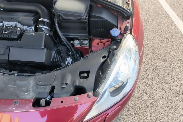 Used Volvo V60 2013 T5 Zhiya Edition Engine Bay Left