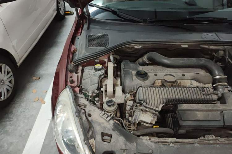 Used Volvo V60 2013 T5 Prestige Edition Engine Bay Right