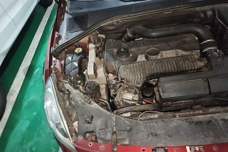 Used Volvo V60 2013 T5 Zhiya Edition Engine Bay Right
