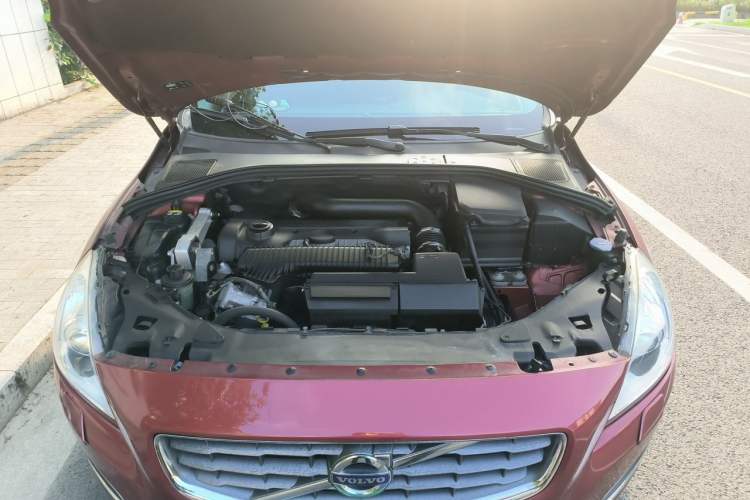 Used Volvo V60 2013 T5 Zhiya Edition Engine Bay