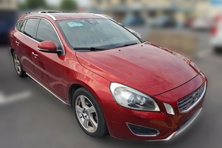 Used Volvo V60 2013 T5 Zhiya Edition Front Right 45 Deg