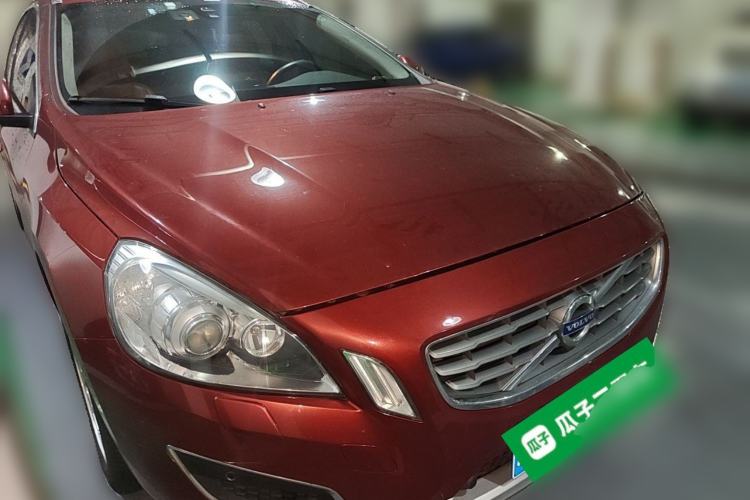 Used Volvo V60 2013 T5 Zhiya Edition Front Right 45 Deg