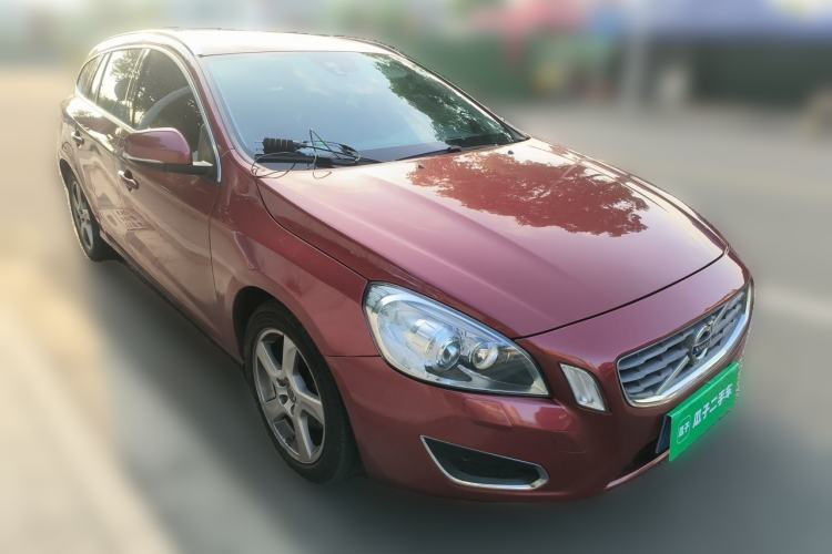 Used Volvo V60 2013 T5 Zhiya Edition Front Right 45 Deg