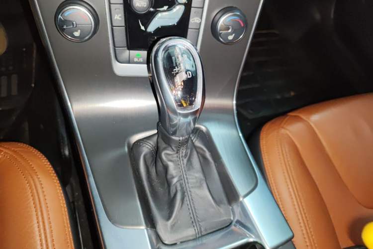 Used Volvo V60 2013 T5 Prestige Edition Gear Lever
