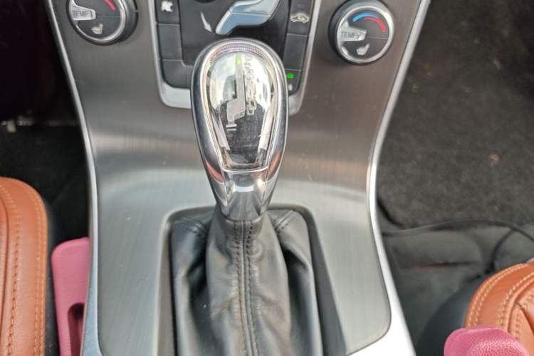 Used Volvo V60 2013 T5 Zhiya Edition Gear Lever