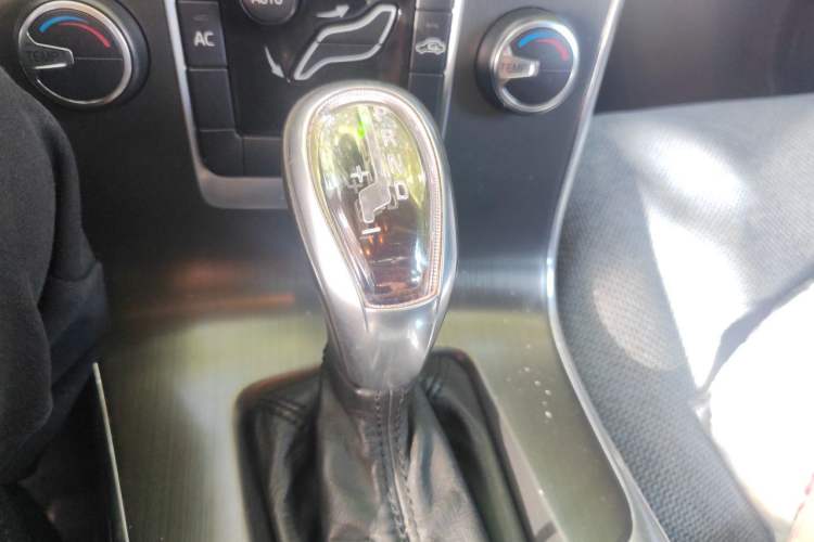 Used Volvo V60 2013 T5 Smart Edition Gear Lever