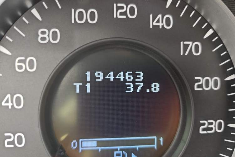 Used Volvo V60 2013 T5 Zhiya Edition Odometer Close Up