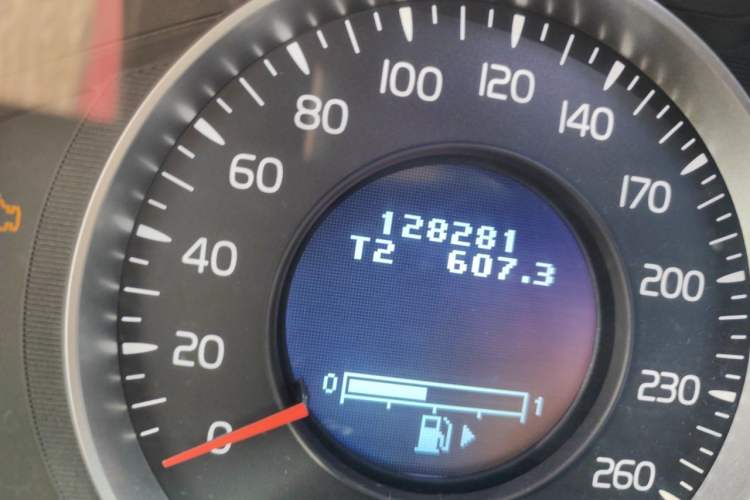 Used Volvo V60 2013 T5 Smart Edition Odometer Close Up