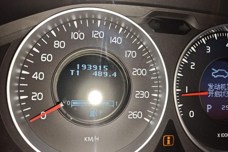 Used Volvo V60 2013 T5 Zhiya Edition Odometer Close Up