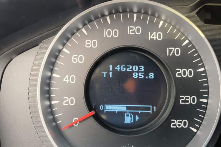 Used Volvo V60 2013 T5 Zhiya Edition Odometer Close Up