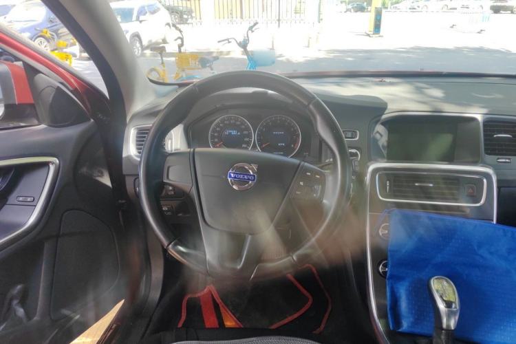 Used Volvo V60 2013 T5 Smart Edition Steering Wheel