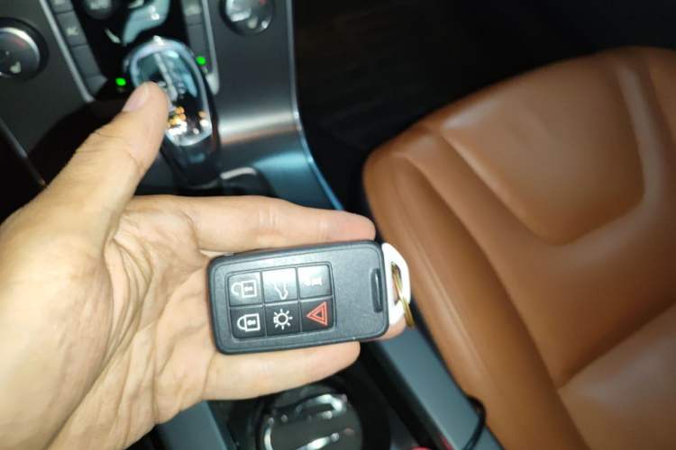 Used Volvo V60 2013 T5 Prestige Edition Vehicle Key