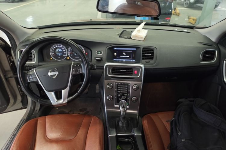 Used Volvo V60 2013 T5 Zhiya Edition Center Console