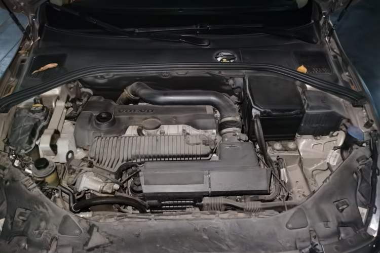 Used Volvo V60 2013 T5 Zhiya Edition Engine Bay