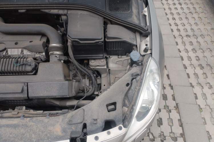 Used Volvo V60 2013 T5 Smart Edition Engine Bay Left