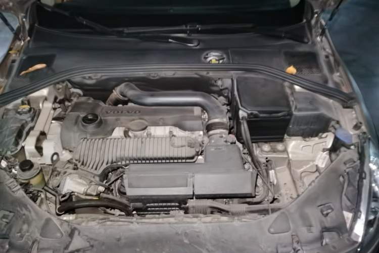 Used Volvo V60 2013 T5 Zhiya Edition Engine Bay Left
