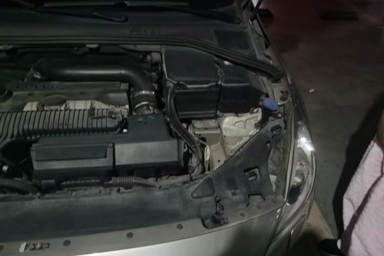 Used Volvo V60 2013 T5 Comfort Edition Engine Bay Left