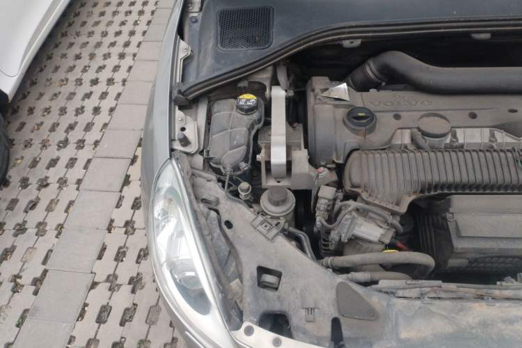 Used Volvo V60 2013 T5 Smart Edition Engine Bay Right