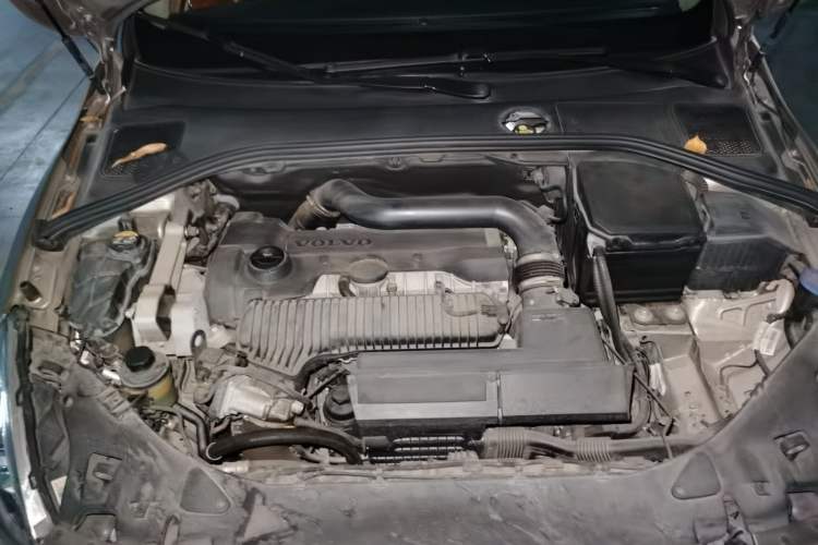 Used Volvo V60 2013 T5 Zhiya Edition Engine Bay Right